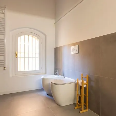15th-century Apt, City-mxp Train Apartment