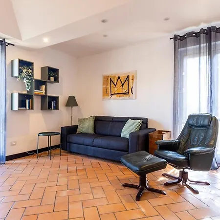 15th-century Apt, City-mxp Train Apartment